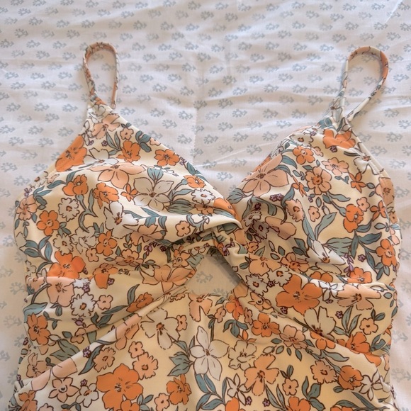 NWT Cupshe Ditsy Wrapped Cutout Floral Print One Piece Small Swimsuit - Picture 7 of 10